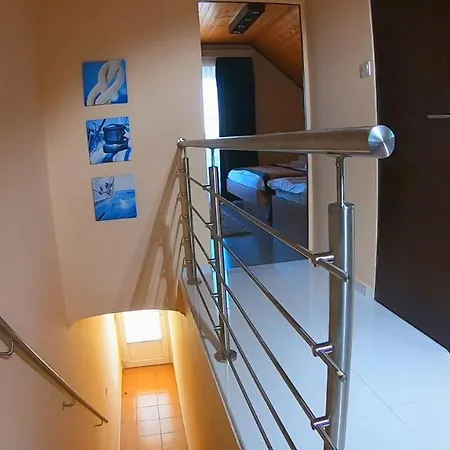 Bier-lak House 71